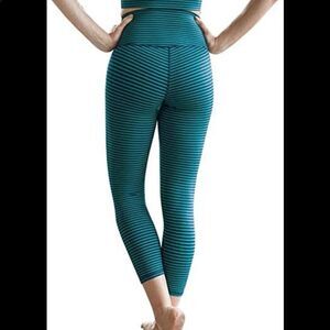 Womens DYI Signature Crop Leggings